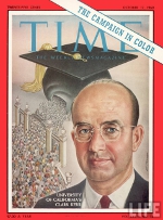 'Astro do ensino superior' - Sob pressão do governador recém-eleito Ronald Reagan, em 20 de janeiro de 1967 o Conselho Regente encerrou 38 anos de vínculo de Clark Kerr com a Universidade da Califórnia aprovando o fim de sua presidência por 14 votos a 8 [crédito: reprodução]