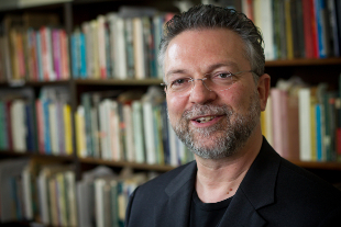 Joseph Soares, da Universidade de Wake Forest (Carolina do Norte): testes de desempenho não servem para prognosticar as notas da faculdade, só geram um número simplista que esconde uma seleção social para os ricos sob o disfarce de uma seleção acadêmica dos melhores [crédito: divulgação]